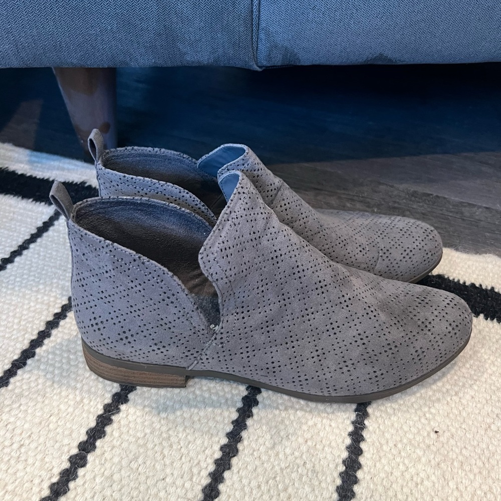 Dr. Scholl's Gray Ankle Boots with Suede Elegance